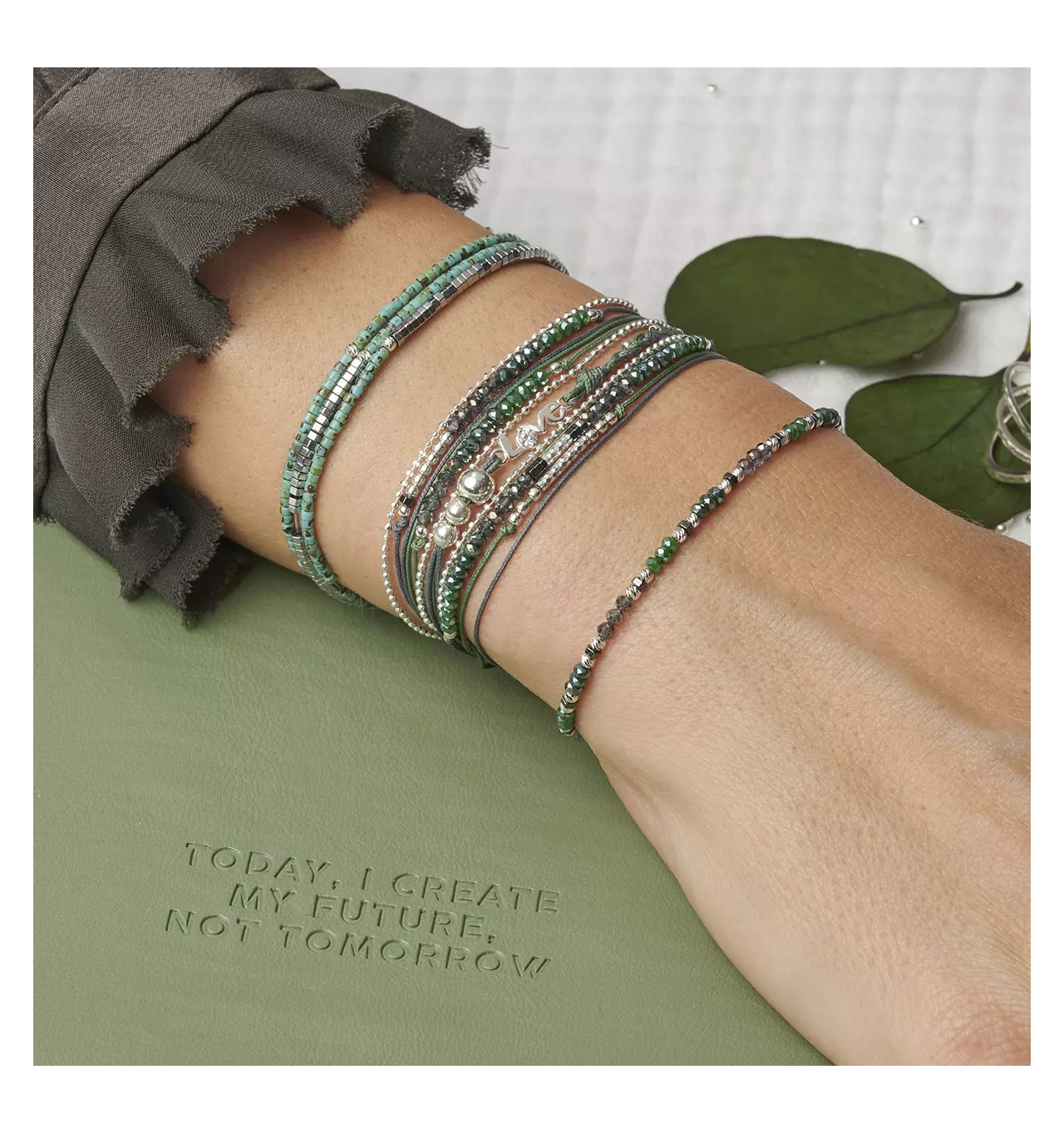 doriane-bijoux-bracelet-extensible-argent-vert-kaki-bijoux totem.