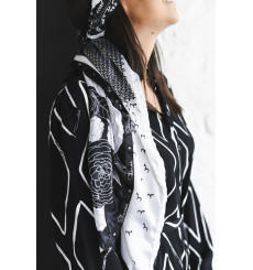 shanna-anaëlle-foulard-soie-noir-blanc-bijoux totem