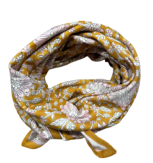 So family-foulard-delhi-safran-coton-bijoux totem.