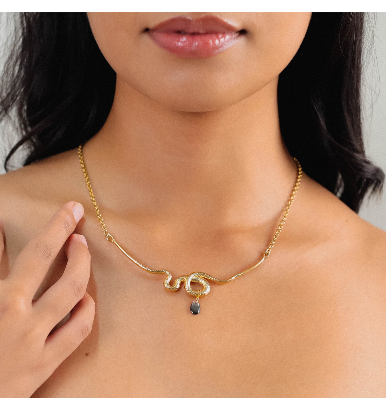 ori tao bijoux-venin-collier-court doré-bijoux-totem.