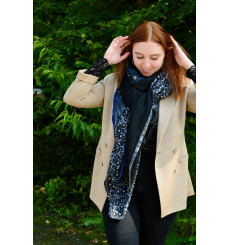 shanna-auria-foulard-gris-noir-bleu-bijoux totem