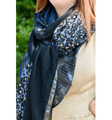 shanna-auria-foulard-gris-noir-bleu-bijoux totem