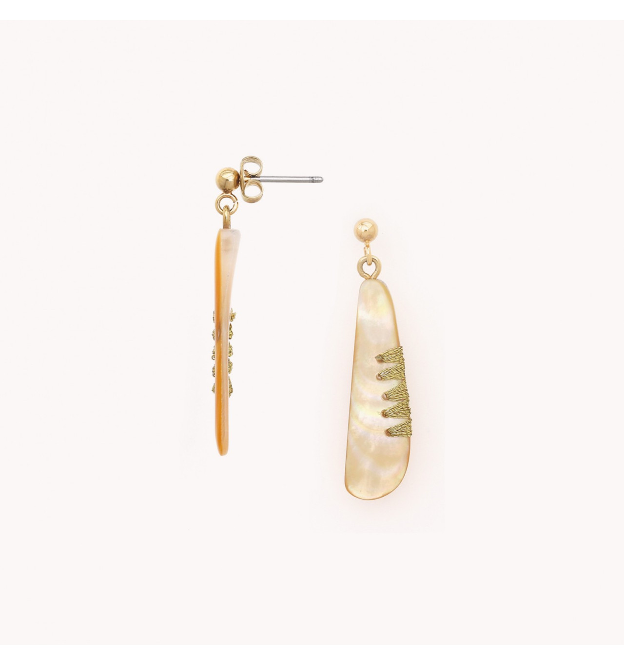nature-bijoux-calliope-boucles d'oreilles-nacre-dorée-bijoux-totem.