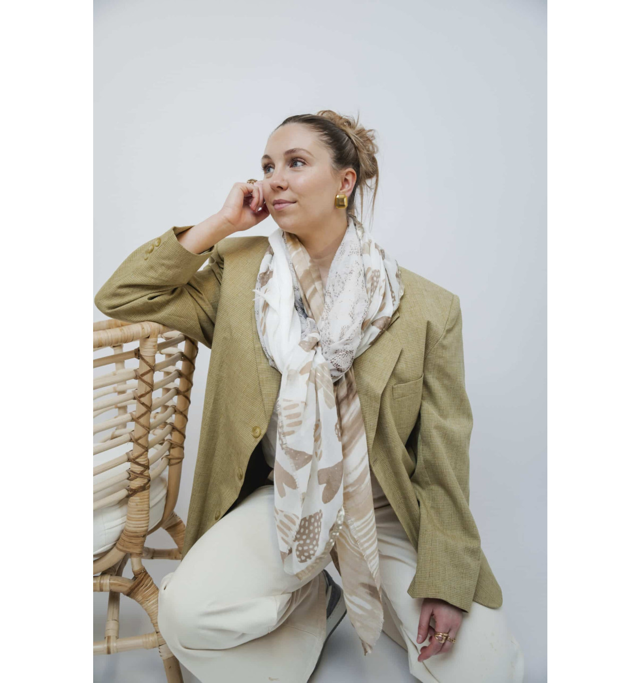 shanna-jade-foulard-blanc-beige-bijoux-totem