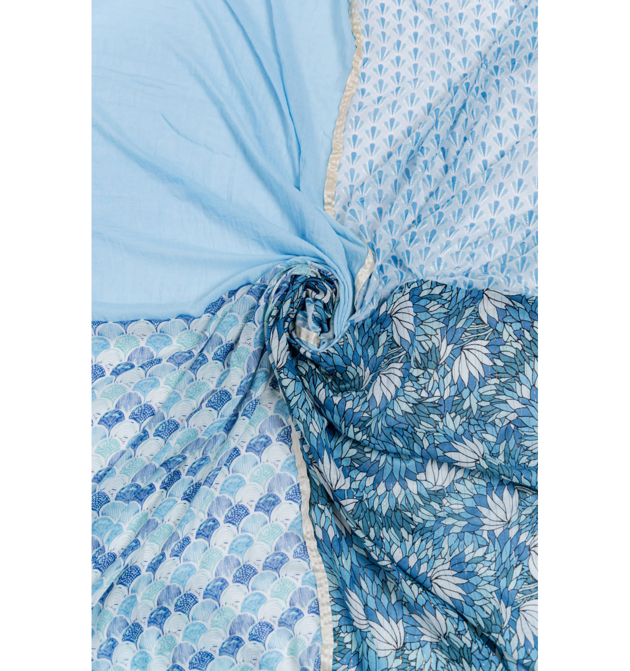 shanna-julia-foulard-turquoise-blanc-bijoux-totem