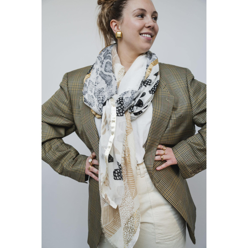shanna-justine-foulard-noir-beige-blanc-bijoux-totem