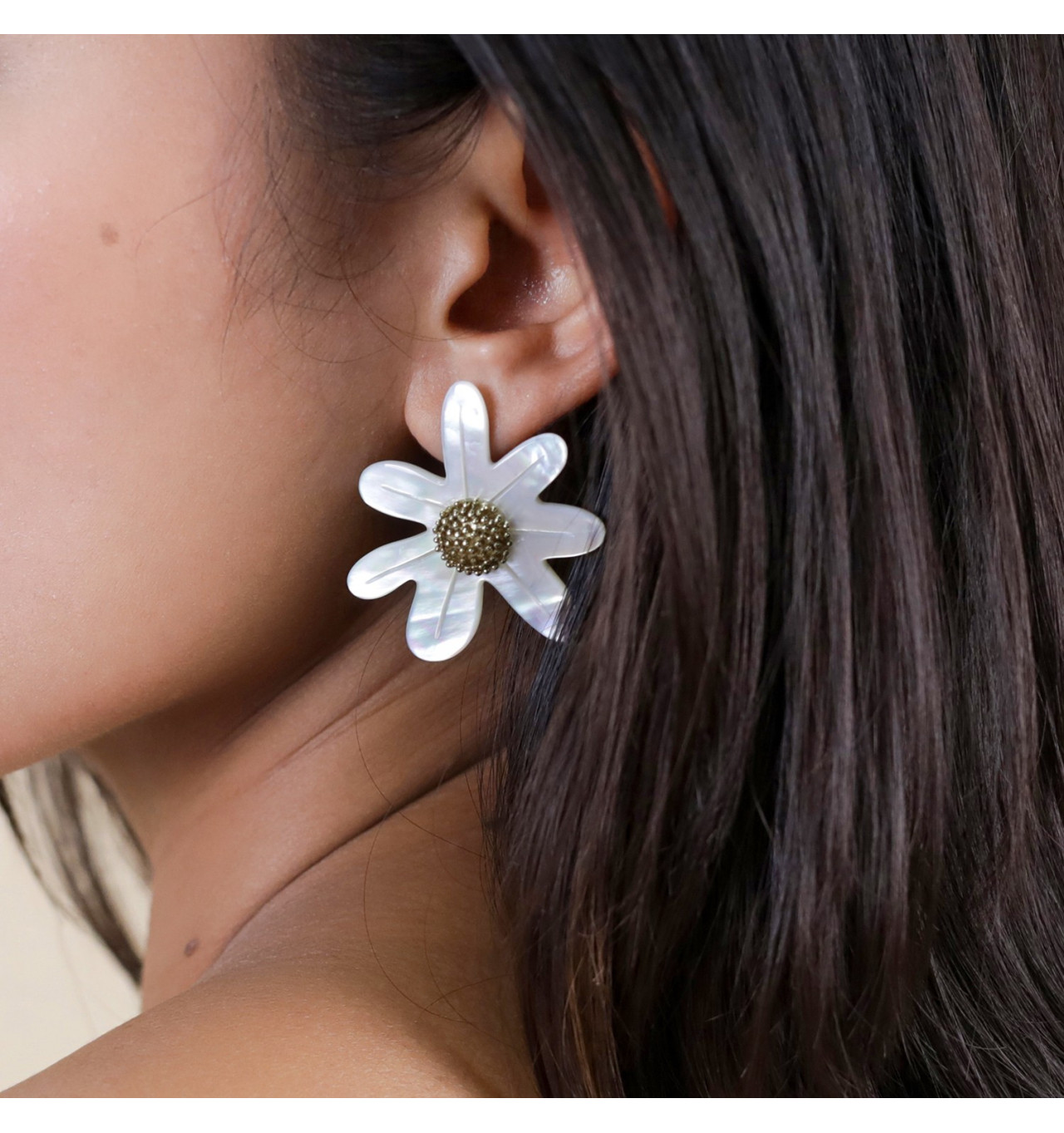 franck-herval-marguerite-boucles-d’oreilles-fantaisies-bijoux-totem.