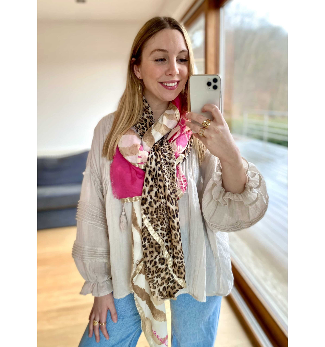 shanna-léa-foulard-fuchsia-beige-blanc-bijoux-totem