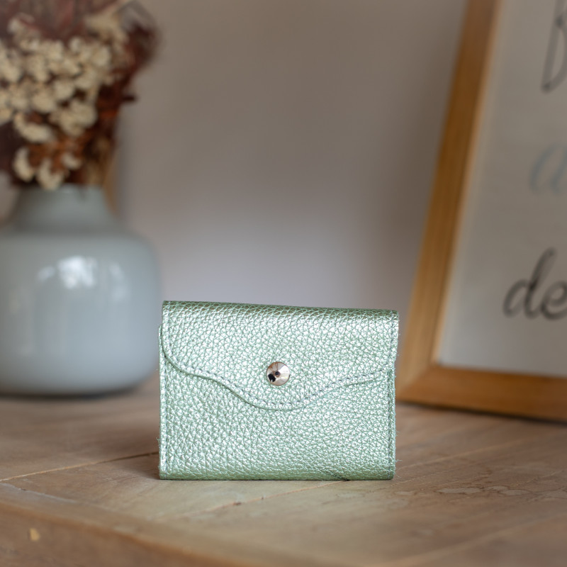 la-cartablière-étui-à-cartes-cuir-métallisé-vert-jade-bijoux totem.