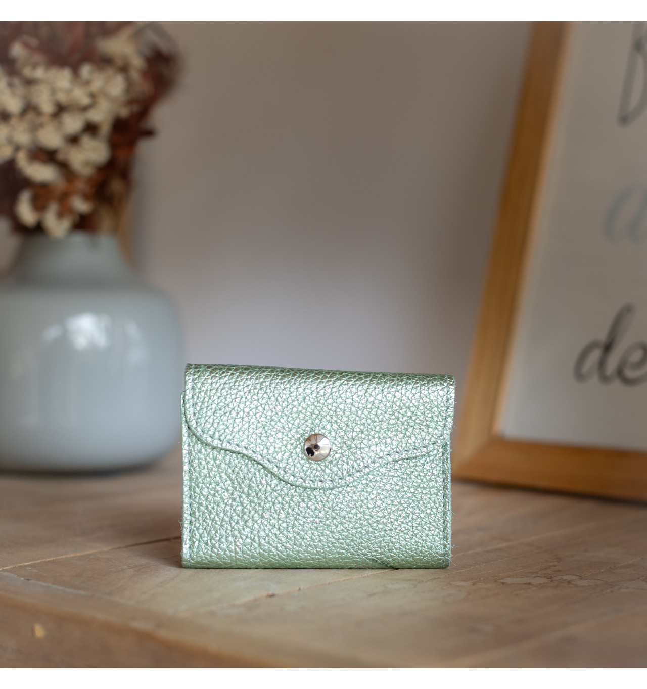 la-cartablière-étui-à-cartes-cuir-métallisé-vert-jade-bijoux totem.