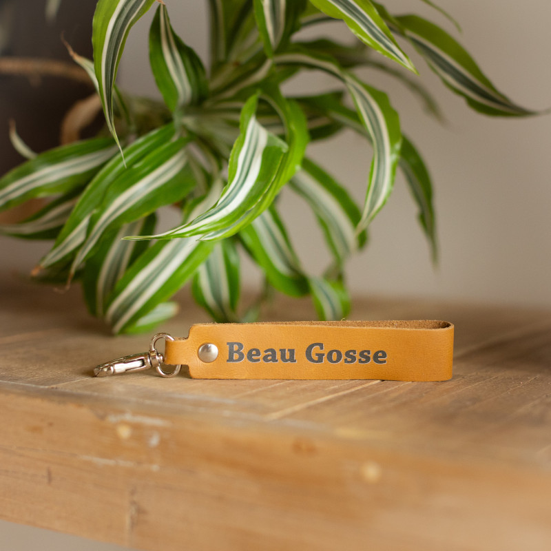 la-cartablière-porte-clés-beau-gosse-cuir-caramel-bijoux-totem.