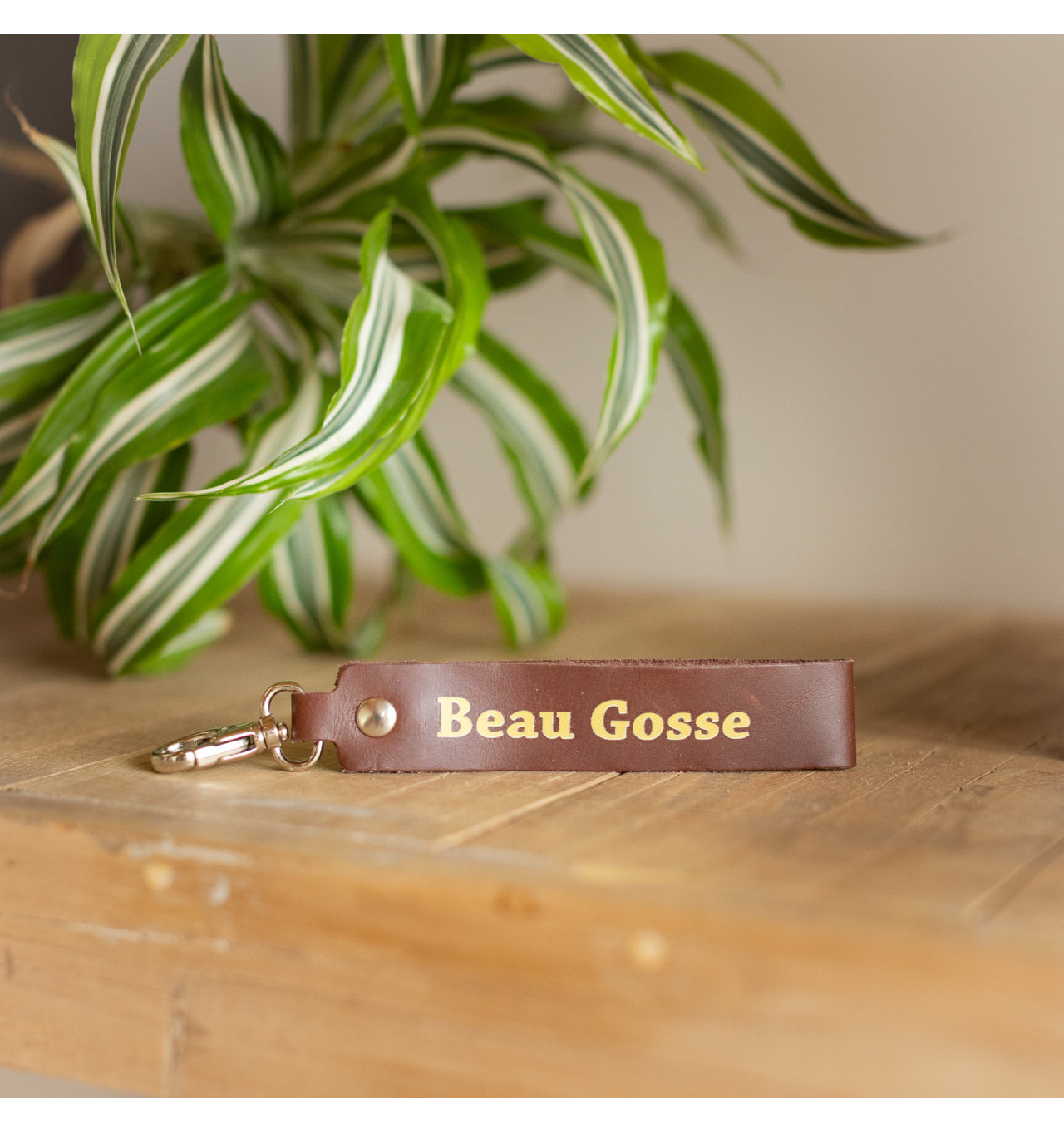 la-cartablière-porte-clés-beau-gosse-cuir-ébène-bijoux-totem.