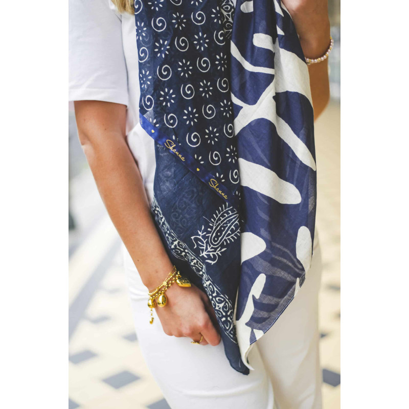 shanna-tamara-foulard-blanc-bleu-bijoux-totem