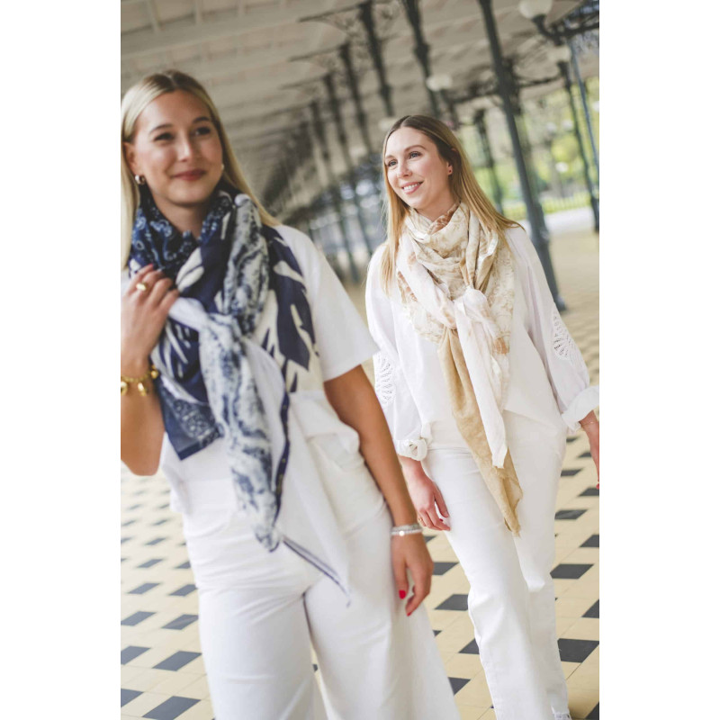 shanna-thaïs-foulard-beige-bijoux-totem