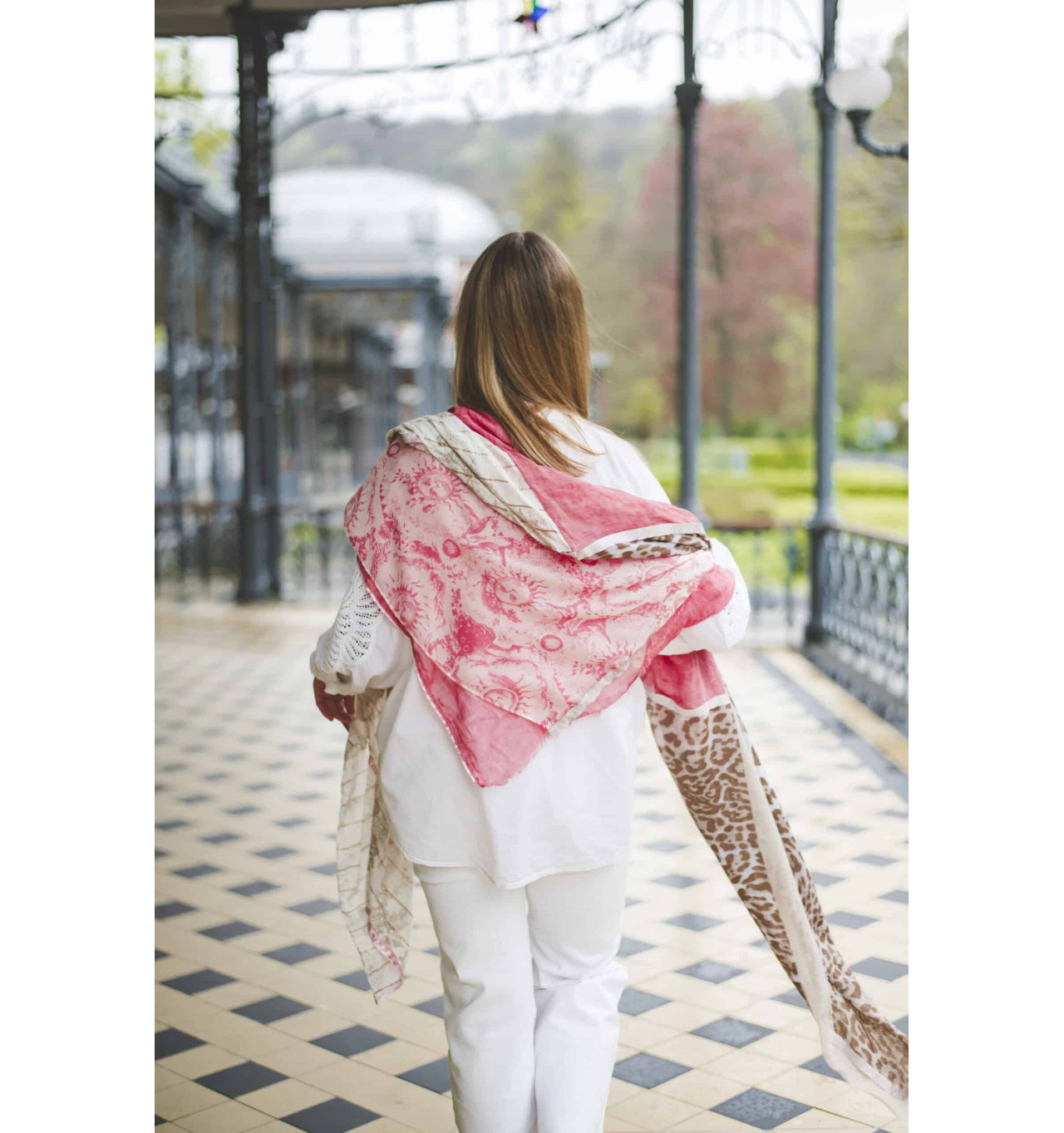 shanna-trecy-foulard-beige, rose-brun-bijoux-totem