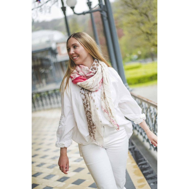 shanna-trecy-foulard-beige, rose-brun-bijoux-totem