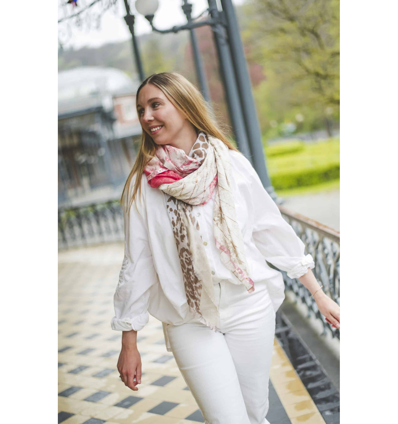 shanna-trecy-foulard-beige, rose-brun-bijoux-totem
