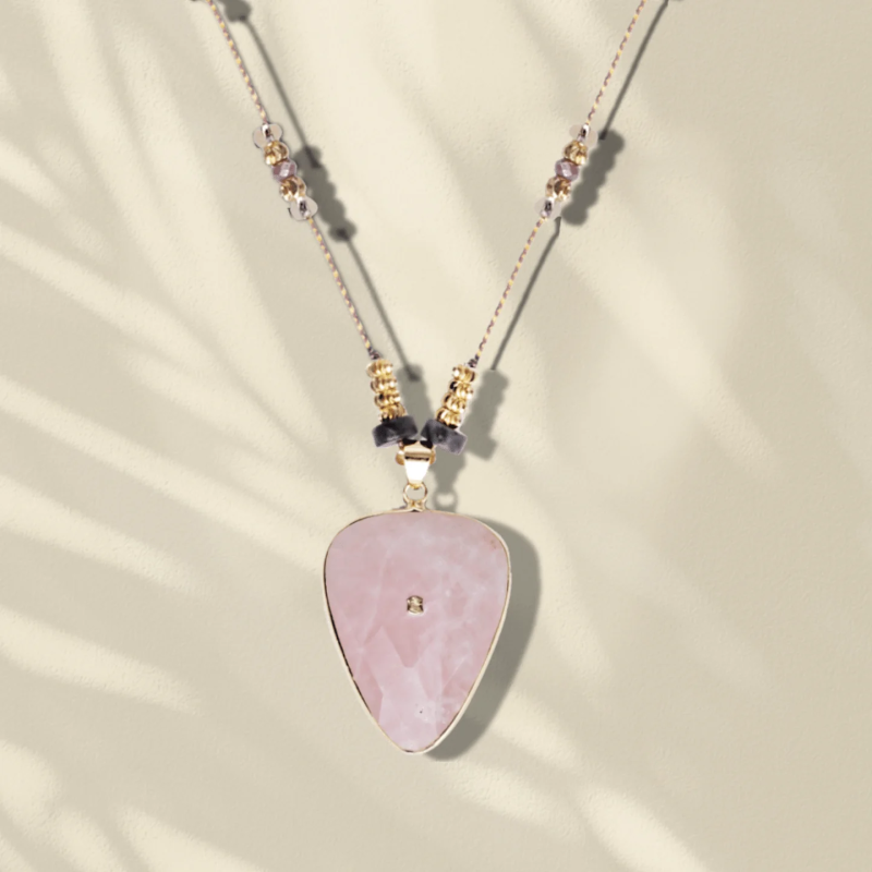 loetma-shardana-collier-sautoir-quartz-rose-bijoux totem