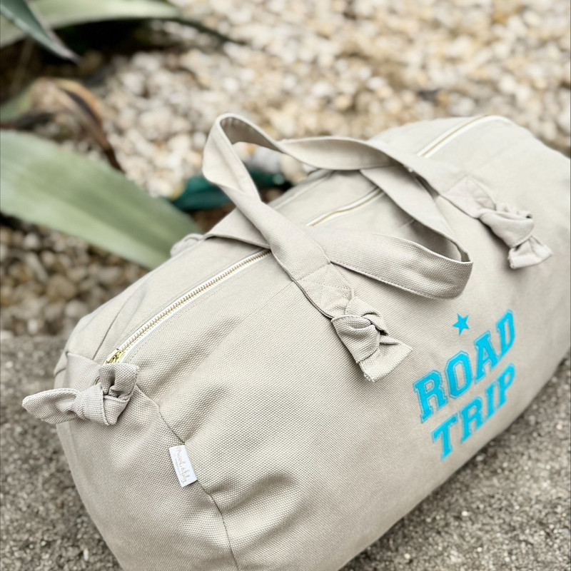 marcel-et-lily-sac-polochon-road-trip-grège-bijoux-totem