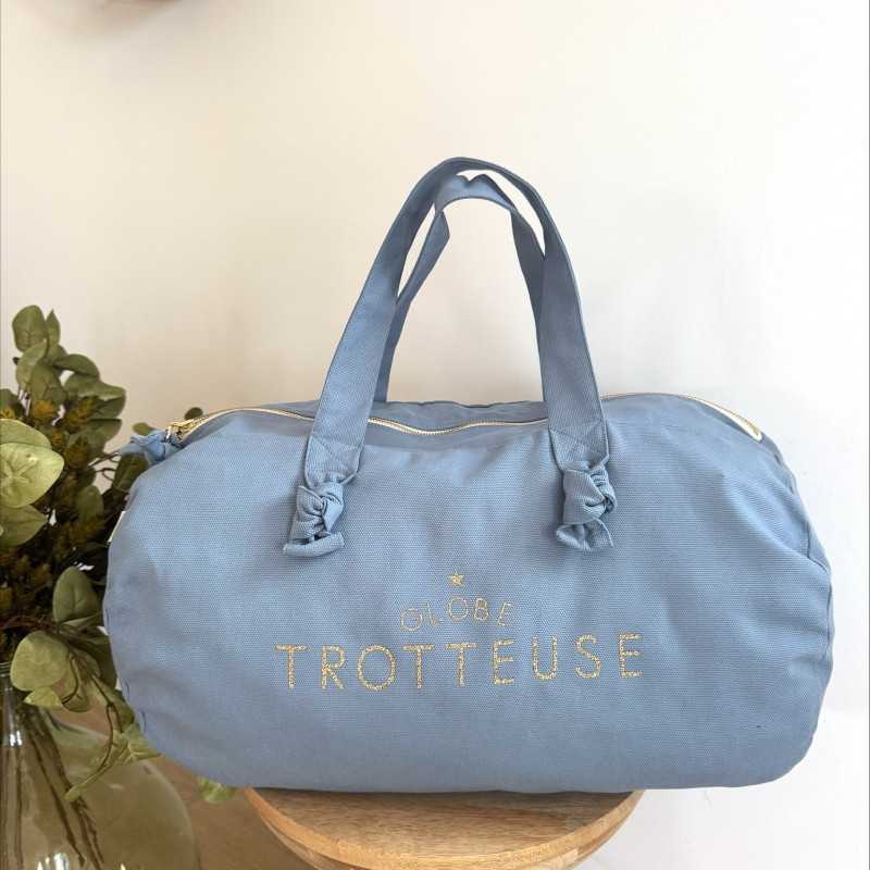 marcel-et-lily-globe-trotteuse-polochon-bleu-bijoux-totem